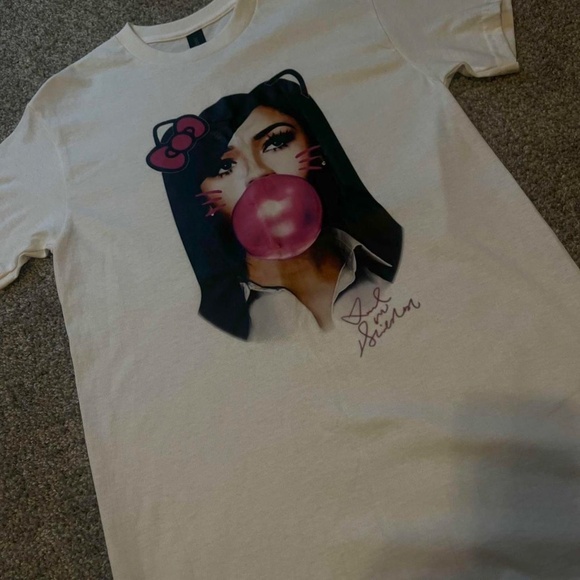 Mariah The Scientist Hello Kitty Graphic Tee - Picture 2 of 5